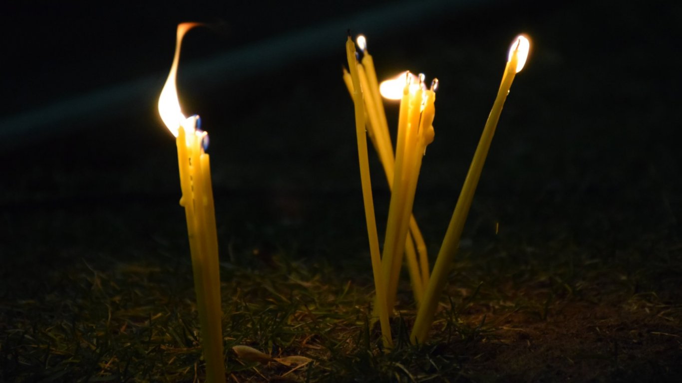На Черешова задушница палим свещичка за душата на близките 
