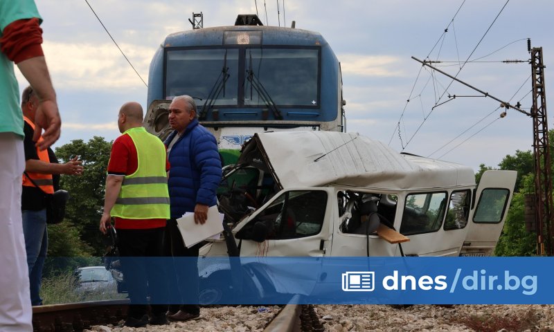 Снимка: BulFoto В 16:08 ч., в участъка между Плевен и