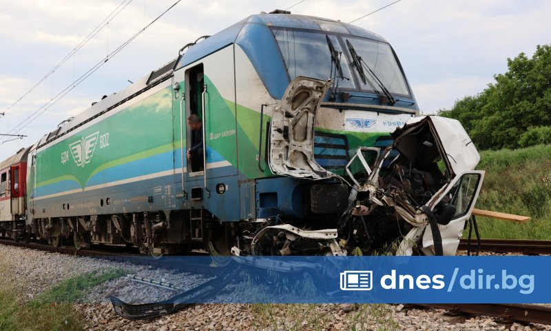 Инцидентът е станал тази сутрин, като пострадали няма, но влакът