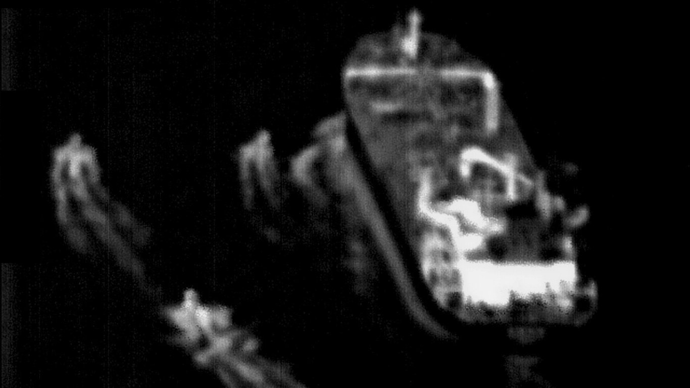 ВМС на САЩ и Великобритания се задействали при сигнал за помощ в Ормузкия проток
