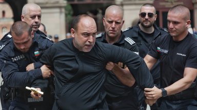 Още снимки вижте тук
Протестът бе организиран от политическа партия