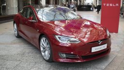 Tesla Model S Plaid успява да подобри рекорда на Porsche на Нюрбургринг с осем секунди 