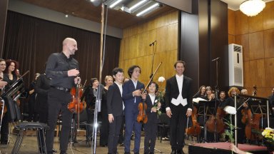 Маестро Росен Гергов излиза за първи път с тримата си синове като солисти на Плевенска филхармония