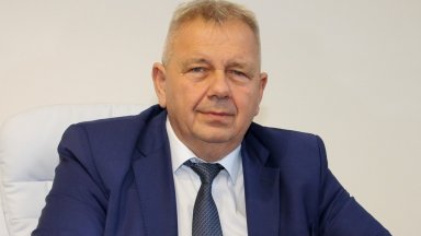 С постановления на прокурор двамата са обвинени за корупционно престъпление