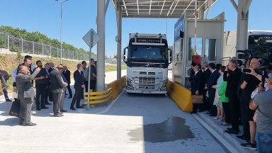 На церемонията присъстваха директорът на Агенция Митници Павел Геренски вицепремиерът