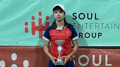 Три български надежди продължават напред при юношите и девойките на Australian Open