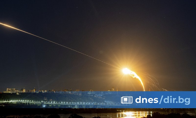 Към момента няма информация за жертви или разрушения.
Снощи врагът атакува