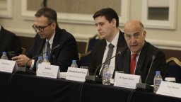 Посланикът на САЩ: България е уязвима от разяждащи капиталови потоци 