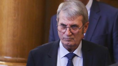 В момента работещите в центровете за спешна медицинска помощ са