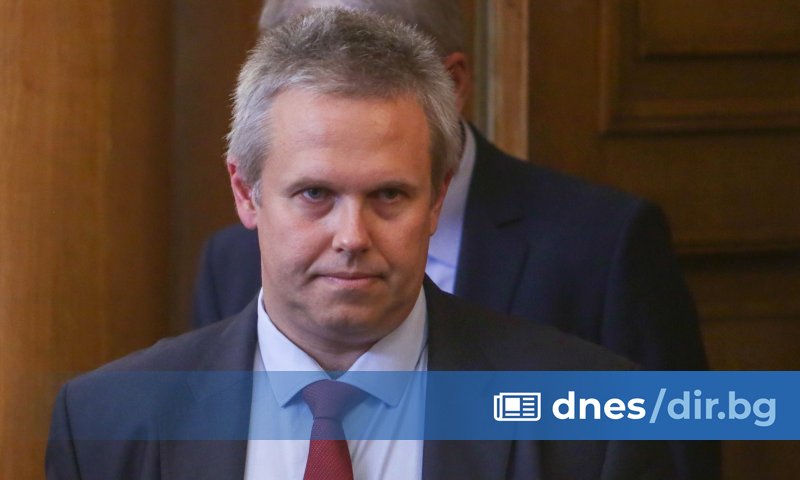 Министърът заяви, че двамата депутати - Кирил Петков и Божидар