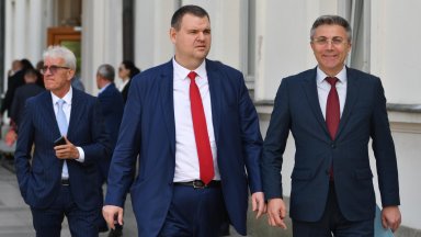Делян Добрев гласува "против", Карадайъ и Пеевски подкрепиха кабинета на ГЕРБ-СДС, ПП и ДБ