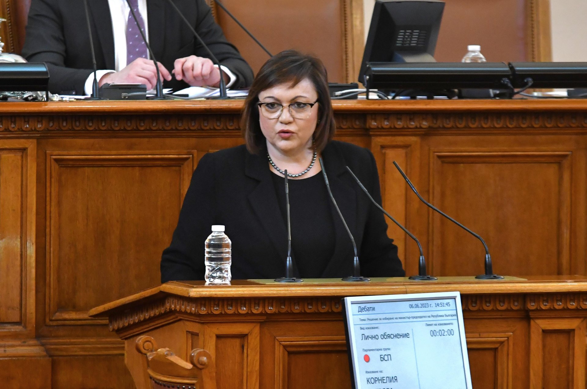 Корнелия Нинова нарече президента "баща на хаоса", но цитира критиките му към кабинета