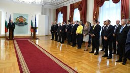 Радев изпрати със суперлативи министрите от служебния кабинет