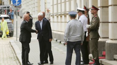 Министърът посочи че това ще бъде направено в рамките на