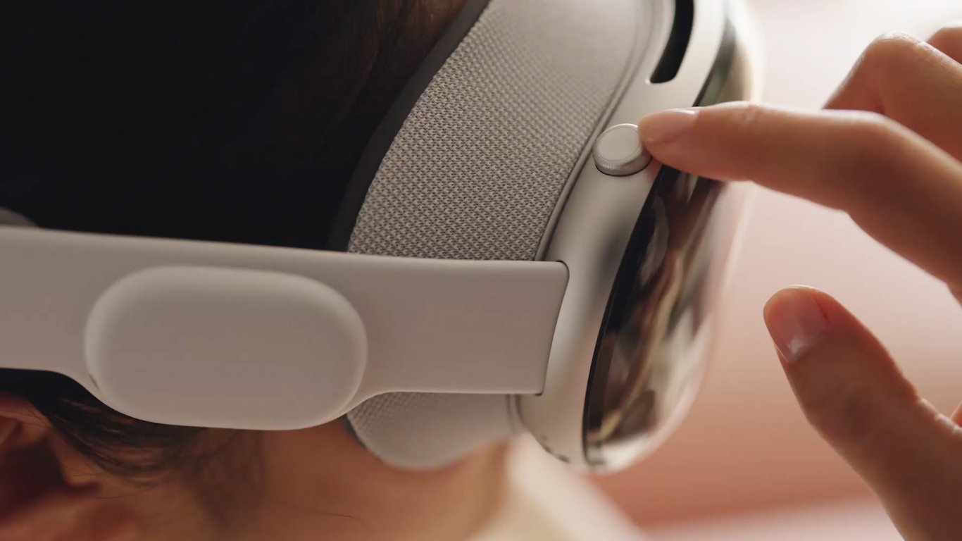 Феновете на Apple се чувстват измамени: Очилата Vision Pro не могат да възпроизвеждат VR порно