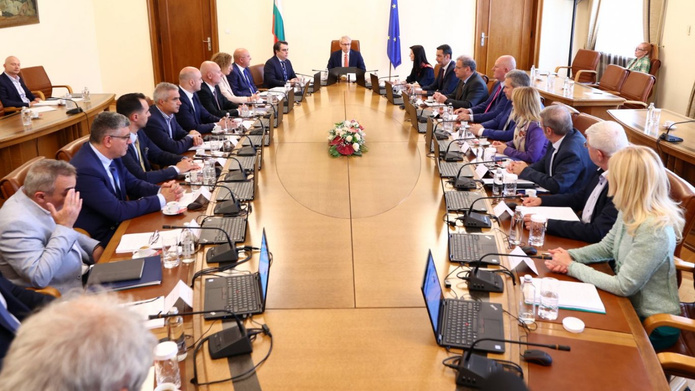 Министерски съвет: Предстои процедура за избор на нов български еврокомисар
