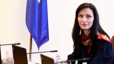 Габриел: Смяната на шефовете в НАП и Митници не е заявление за чистки 