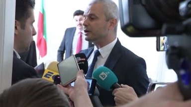 Това заявява лидерът на Възраждане Костадин Костадинов по повод предложения