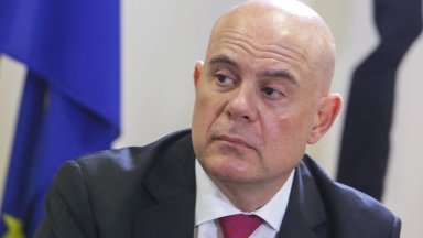 По време на пресконференция на 15 май главният прокурор използва