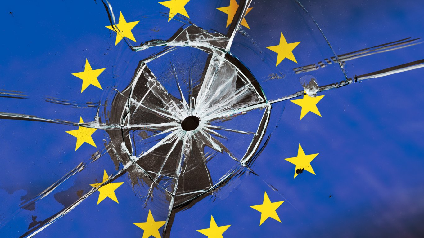 "Политико": Еврозоната изпадна в рецесия