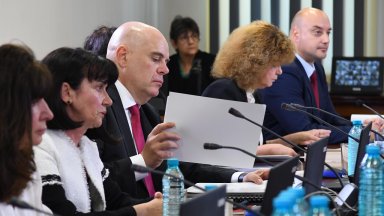 Първото искане беше заради нарушение на служебните задължения във връзка