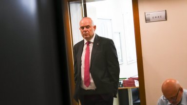 В началото Огнян Дамянов припомни че Гешев бе освободен предсрочно