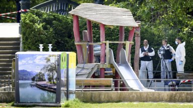 В Париж депутатите прекъснаха своите дебати за да почетат жертвите