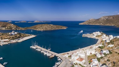 Гръцки остров премахва басейните и шезлонгите