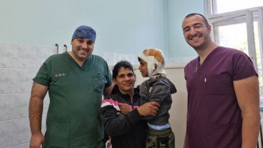 Лекари спасиха живота на 4-годишно дете, нахапано жестоко по главата от куче в Превала