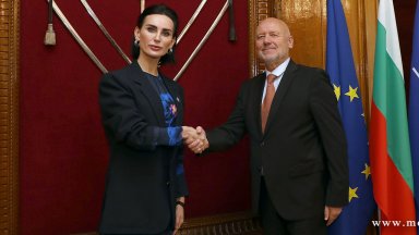 В срещата участваха и заместник министърът на отбраната Атанас Запрянов директорът