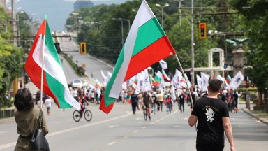 Двете политически формации искат оставката на правителството на Николай Денков Малко