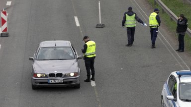 От Агенцията Пътна инфраструктура информираха че движението се осъществява само