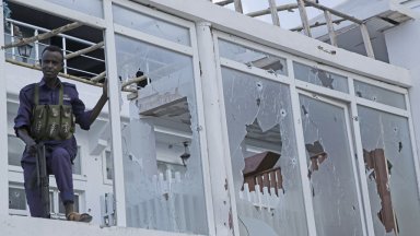 В петък вечерта седем въоръжени ислямисти щурмуваха хотел Пърл бийч