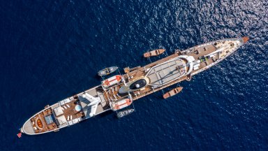 За 800 000 евро на борда на легендарната яхта на Аристотел Онасис