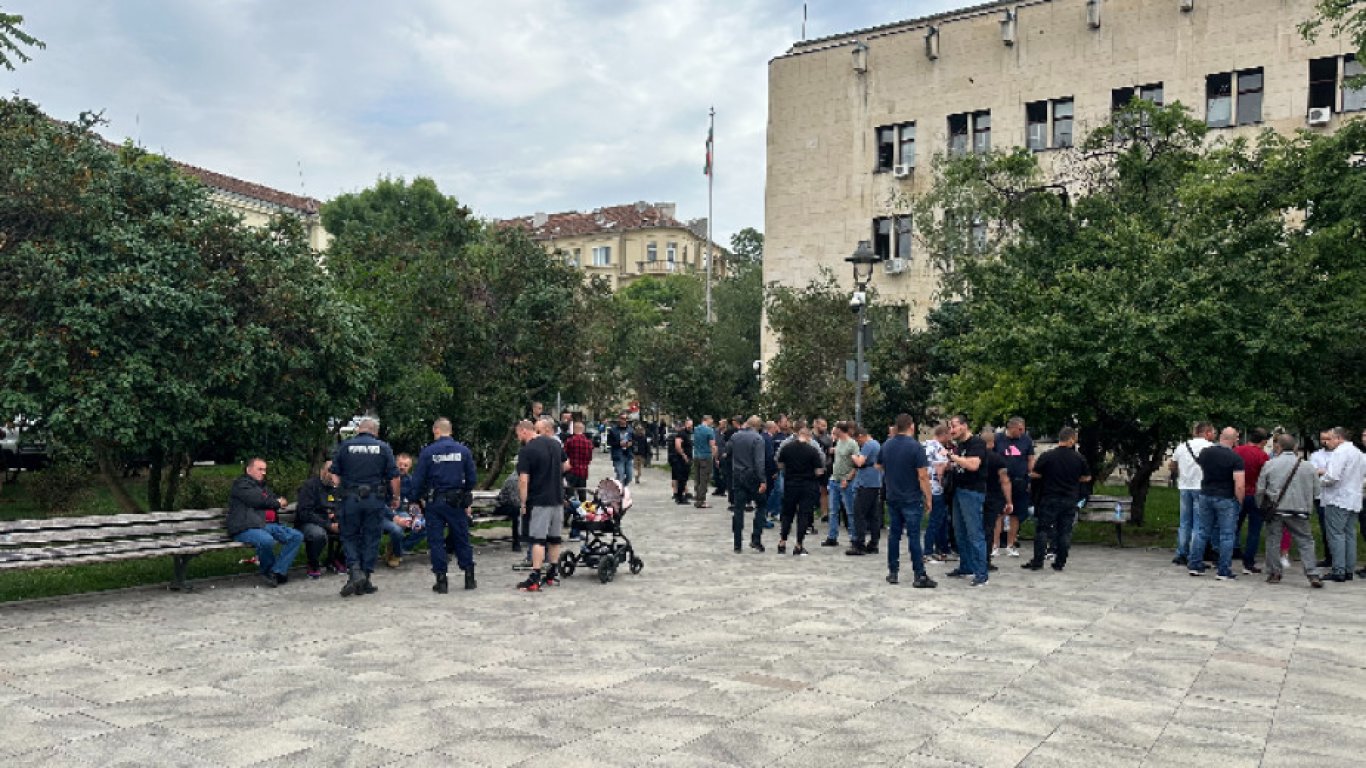 Вътрешният министър отмени заповедта на Демерджиев за преместване на полицаи