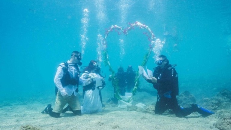 Безплатни водолазни курсове за сватба под вода на остров Алонисос