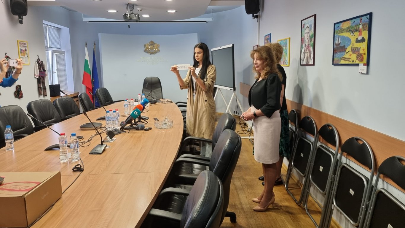 Вариант 2 за 7-и клас се падна на НВО по български език и литература