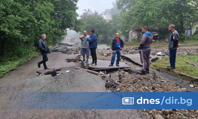 Подадени са десетки сигнали, казаха от общината.
Очаква се да бъде