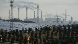 Китайската доминация при ВЕИ сектора и редкоземните елементи може да сложи край на западните мечти за чиста енергия
