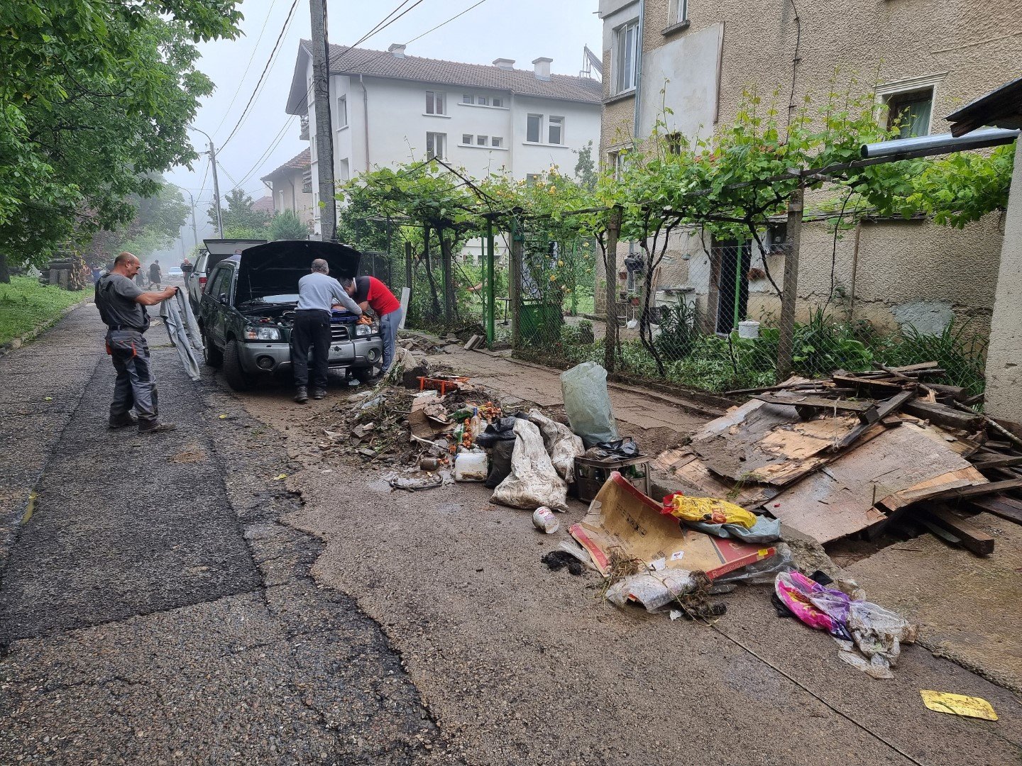 Поройните дъждове са нанесли щети в три общини в Монтанско