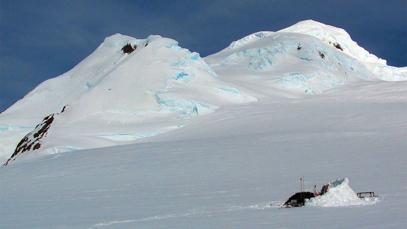 Ледът на Антарктида достигна тревожно ниски нива