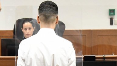 27 годишният сириец се яви в съда с костюма от празненството Хамдо