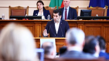 Дебатите очаквано протичат с размяна на реплики и нападки основно