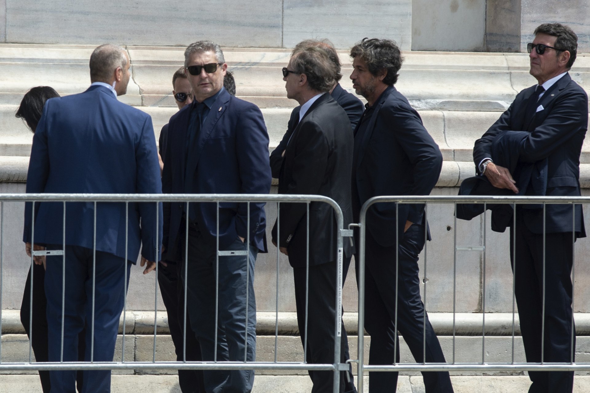Италия се сбогува с Берлускони, хиляди се стекоха пред катедралата в Милано