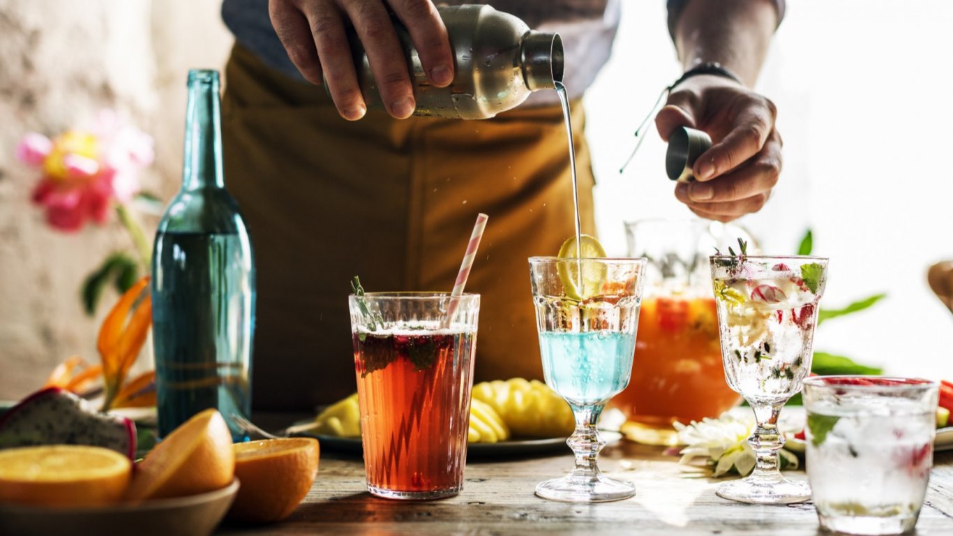 За едно вълнуващо лято: Неочаквано вкусни коктейли за неочаквани летни преживявания