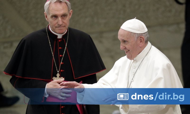 Генсвайн подразни папата, като публикува мемоарна книга, озаглавена Нищо друго