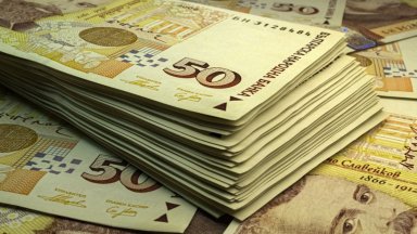 Момче е открило голяма сума пари и я е предало