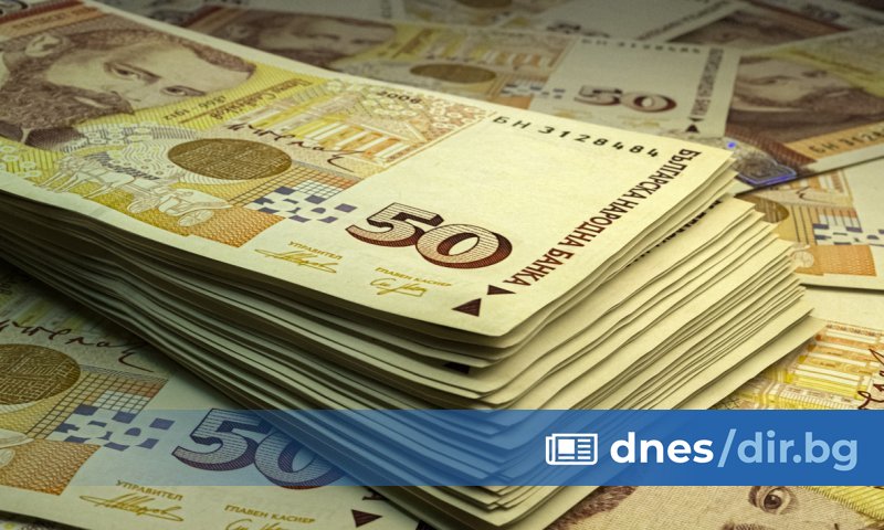 Момче е открило голяма сума пари и я е предало