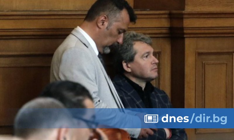 Какво предлага Илхан Кючюк от ДПС? Предлага, всъщност, да отпаднат