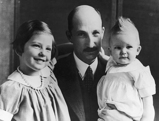2 юни 1938г. Цар Борис III с Княгиня Мария Луиза и малкият престолонаследник - княз Симеон Търновски. Снимката е правена само две седмици, преди първия рожден ден на престолонаследника - на 16 юни 1937г.